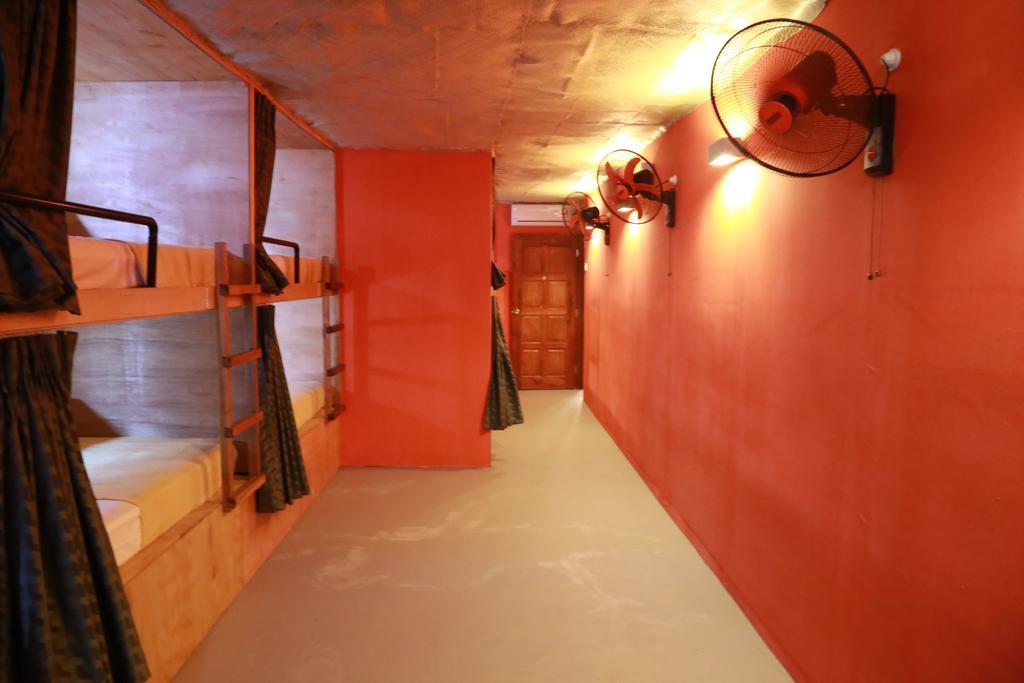 Gibbon Guesthouse Kuching Oda fotoğraf