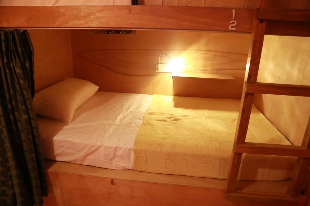 Gibbon Guesthouse Kuching Oda fotoğraf